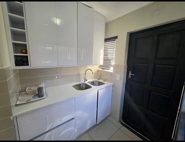 4 BEDROOM HOUSE FOR SALE IN BASSONIA ROCK